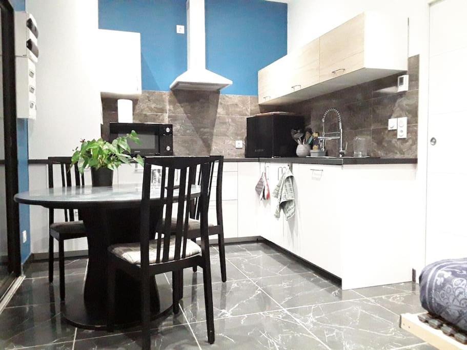 Maisonnette 28 M2 Au Fond Du Jardin Calme&Confort Мондевил Екстериор снимка