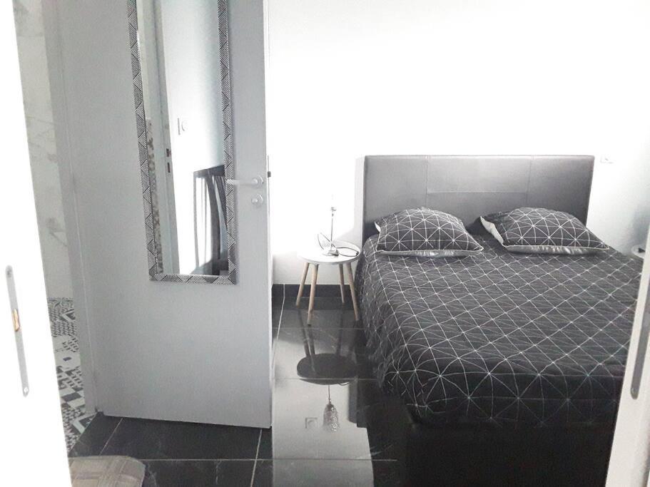 Maisonnette 28 M2 Au Fond Du Jardin Calme&Confort Мондевил Екстериор снимка