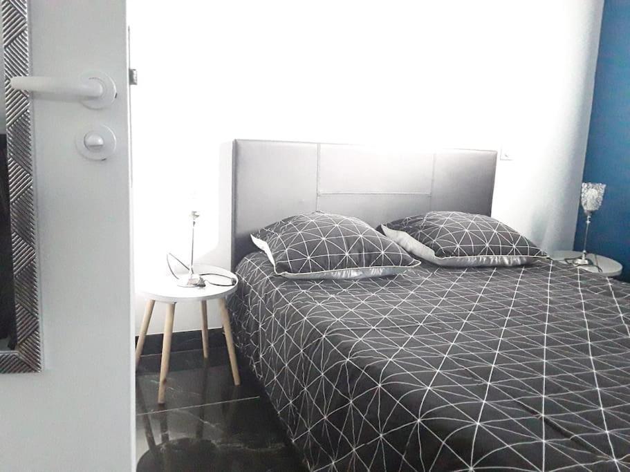 Maisonnette 28 M2 Au Fond Du Jardin Calme&Confort Мондевил Екстериор снимка